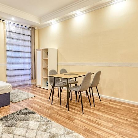 Apartament Lovely Airbnb Near Schoenbrunn Wiedeń Zewnętrze zdjęcie
