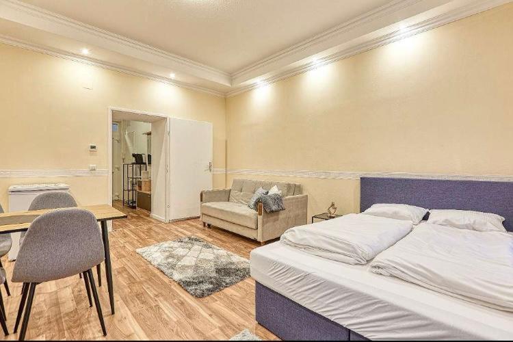 Apartament Lovely Airbnb Near Schoenbrunn Wiedeń Zewnętrze zdjęcie