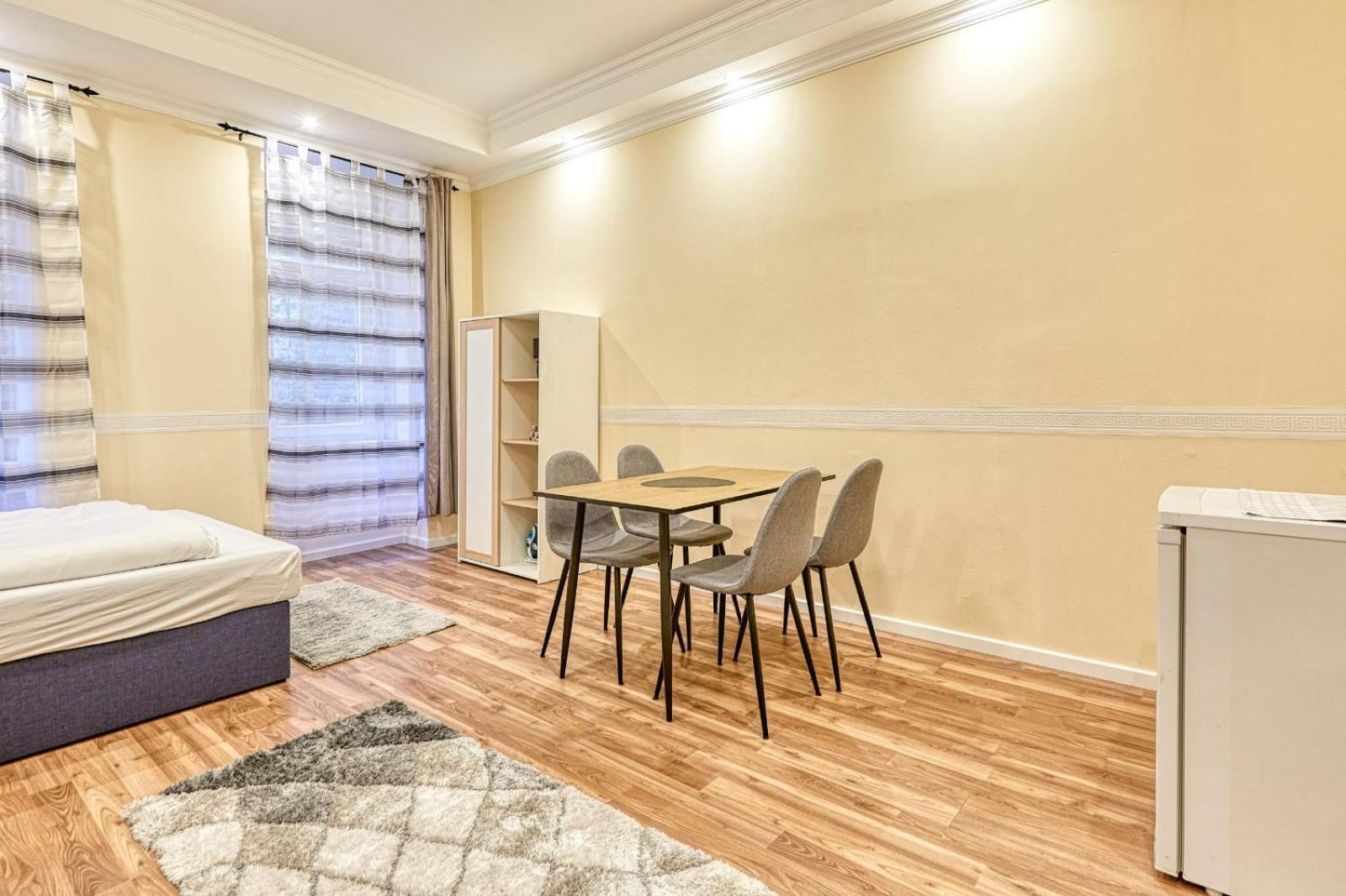 Apartament Lovely Airbnb Near Schoenbrunn Wiedeń Zewnętrze zdjęcie