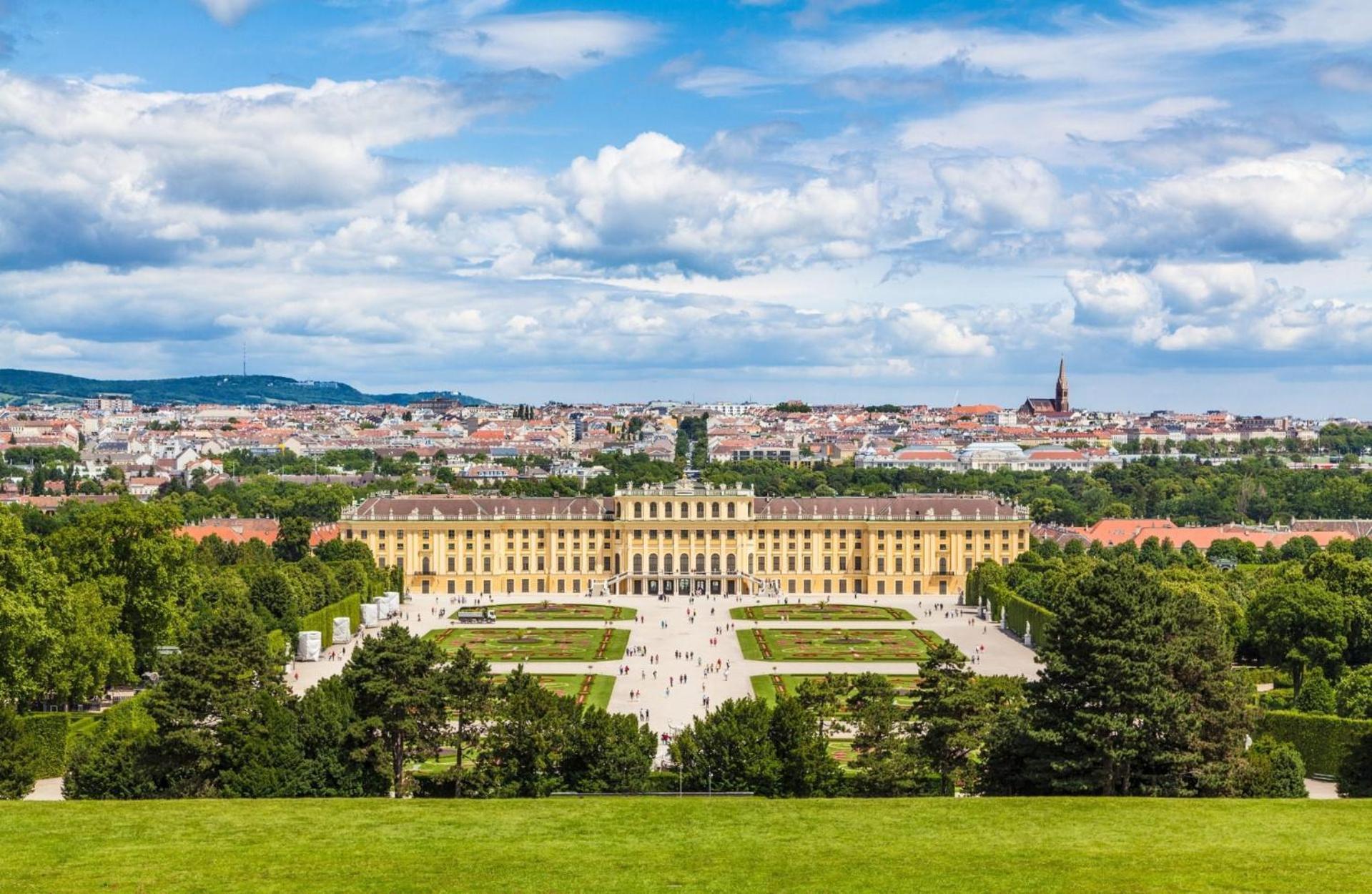 Apartament Lovely Airbnb Near Schoenbrunn Wiedeń Zewnętrze zdjęcie